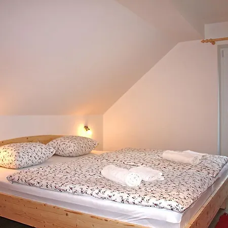 And Cerkovnik Konukevi Bohinj