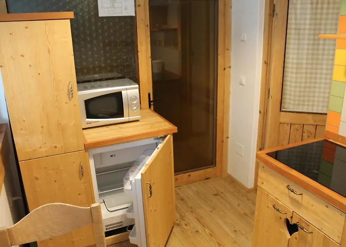 And Cerkovnik בית הארחה 2*