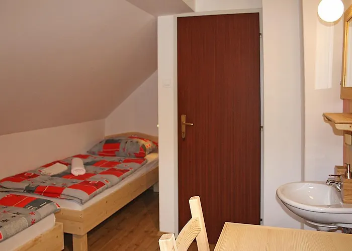 And Cerkovnik בית הארחה 2*