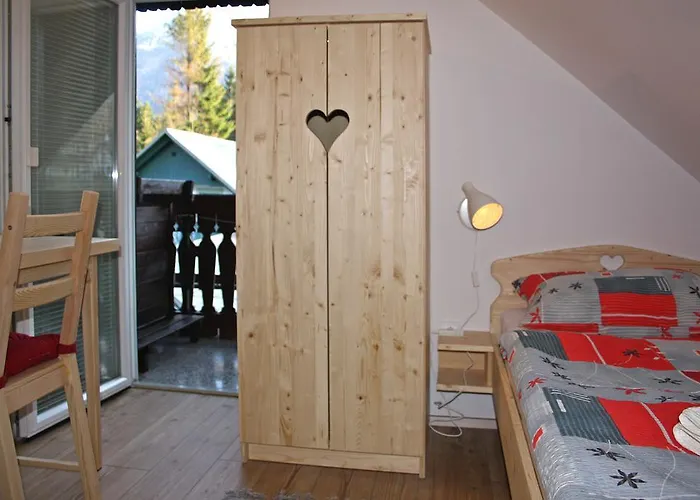 And Cerkovnik בית הארחה בוהין