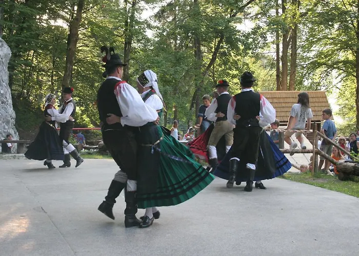 And Cerkovnik בית הארחה